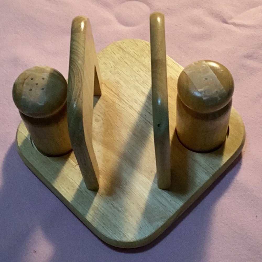Wooden S & P, Napkin Holder & Pineapple Tray - Picture 2 of 6